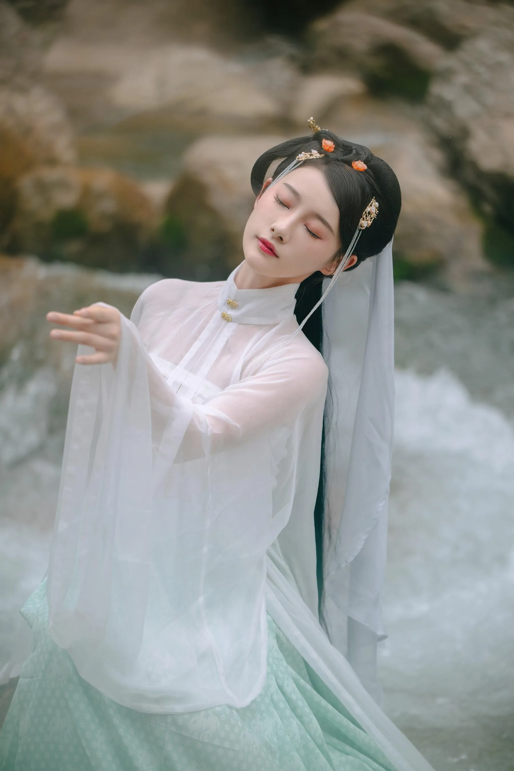 [艺图语] 2022.05.22 清歌 -芝月- [23P]插图